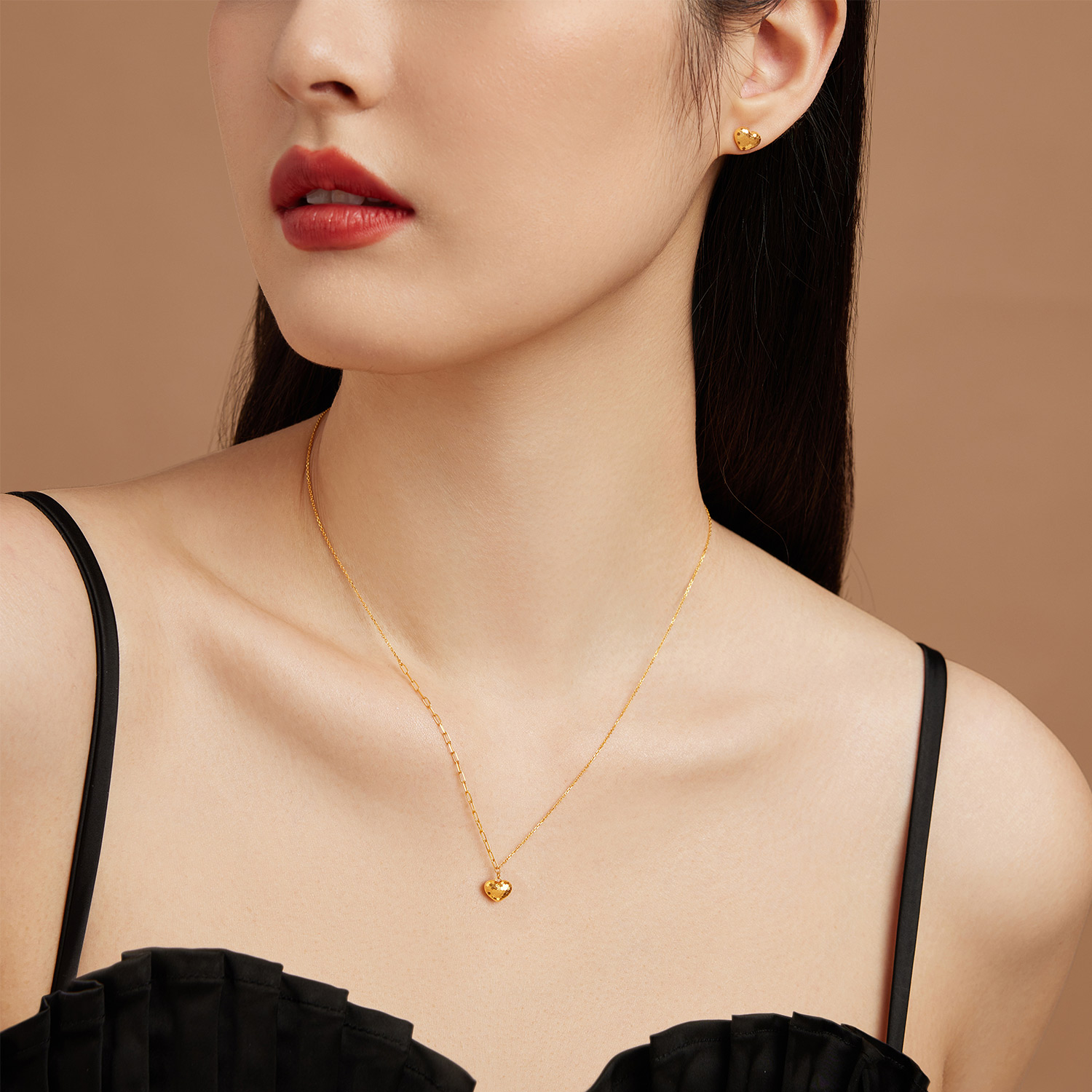 六福珠宝Goldstyle闪爱悦动黄金项链足金锁骨套链女定价010948NB