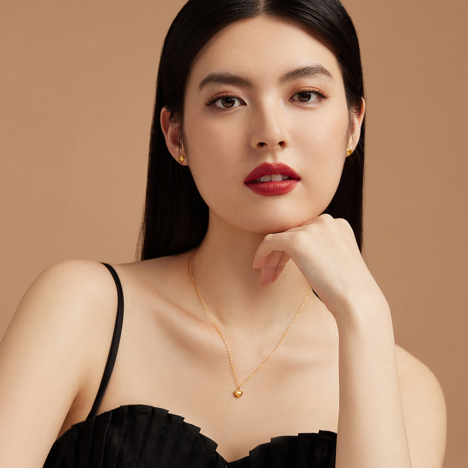 六福珠宝Goldstyle闪爱悦动黄金项链足金锁骨套链女定价010948NB