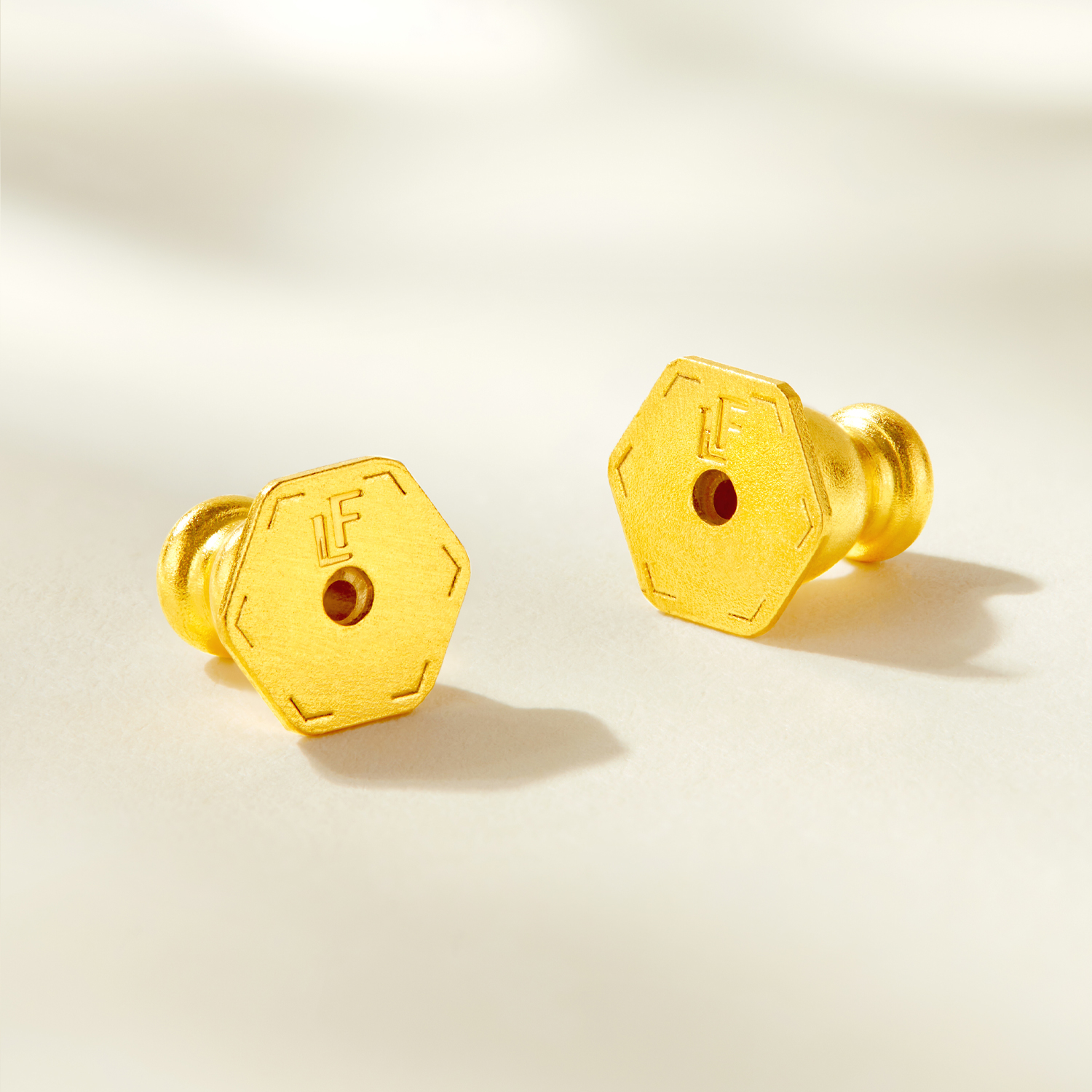 六福珠宝黄金耳堵硅胶耳迫足金耳钉后塞一对耳饰配件计价027588IA