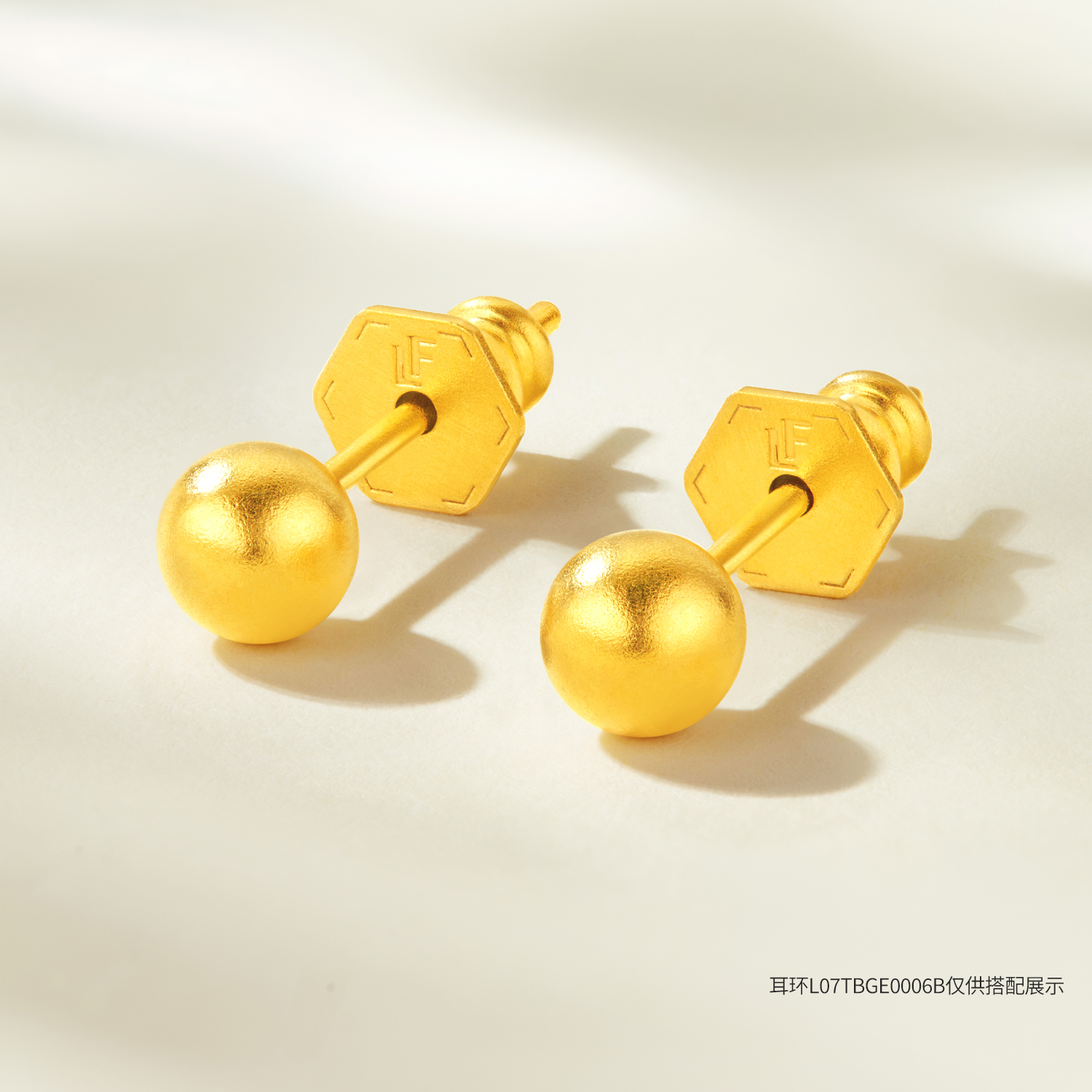 六福珠宝黄金耳堵硅胶耳迫足金耳钉后塞一对耳饰配件计价027588IA