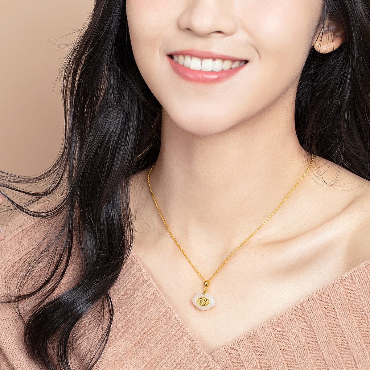 【秒杀】六福珠宝生肖鸡黄金和田玉吊坠金镶玉吊坠不含链定价EDA1N70038