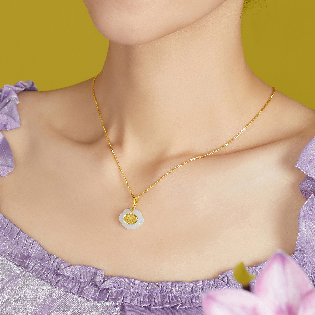 【秒杀】六福珠宝生肖鸡黄金和田玉吊坠金镶玉吊坠不含链定价EDA1N70038