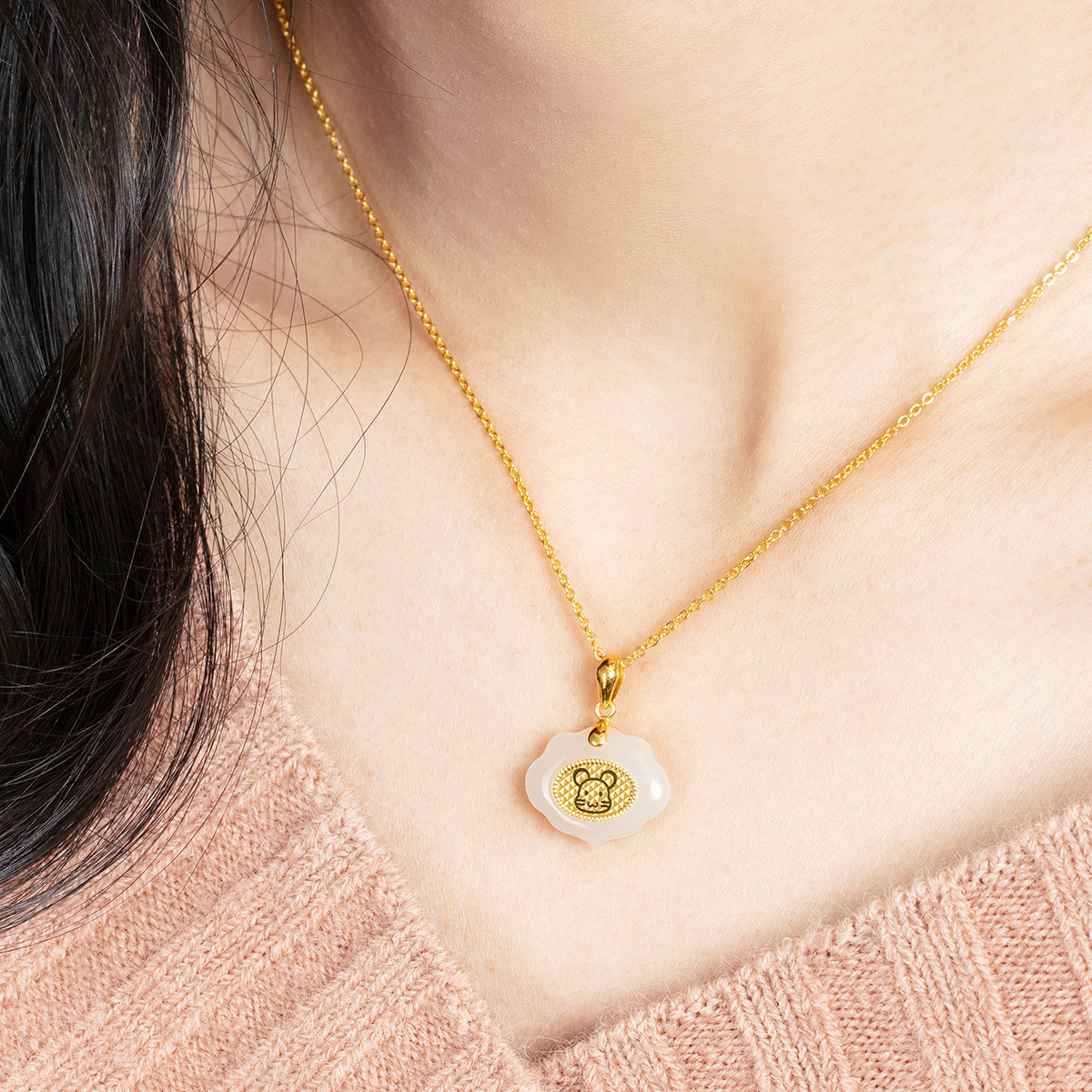 【秒杀】六福珠宝生肖鸡黄金和田玉吊坠金镶玉吊坠不含链定价EDA1N70038