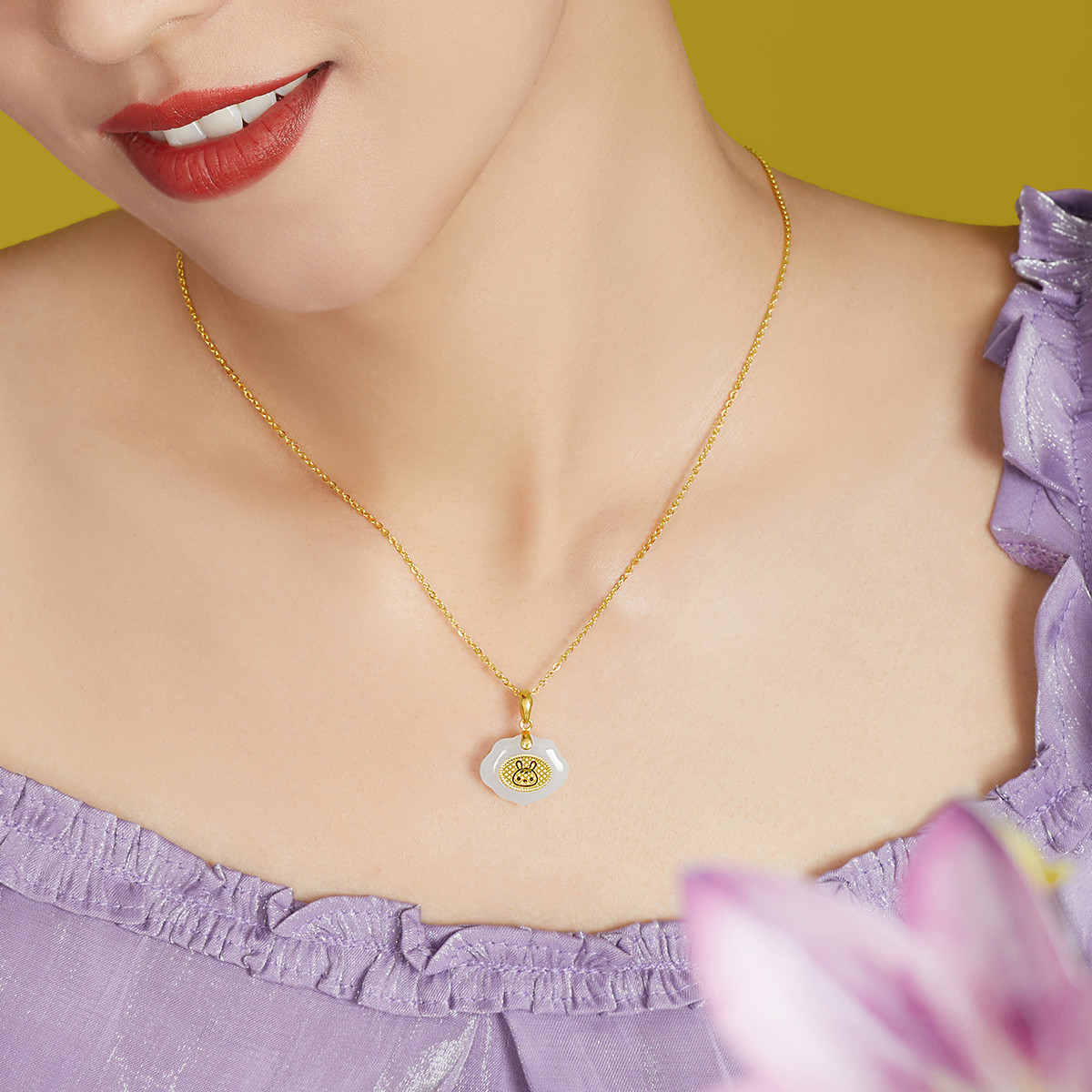 【秒杀】六福珠宝生肖鸡黄金和田玉吊坠金镶玉吊坠不含链定价EDA1N70038