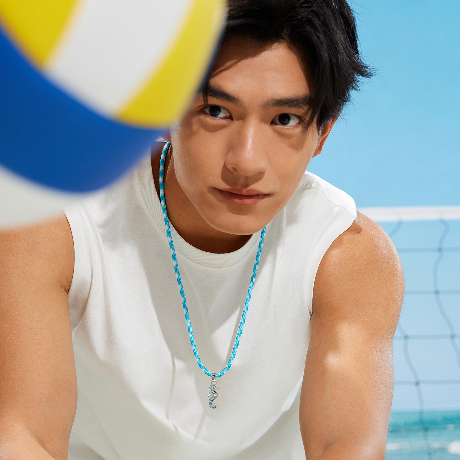 六福珠宝海洋海马铂金吊坠铂950男女款鎏彩白金挂坠彩绳GJT0022DS