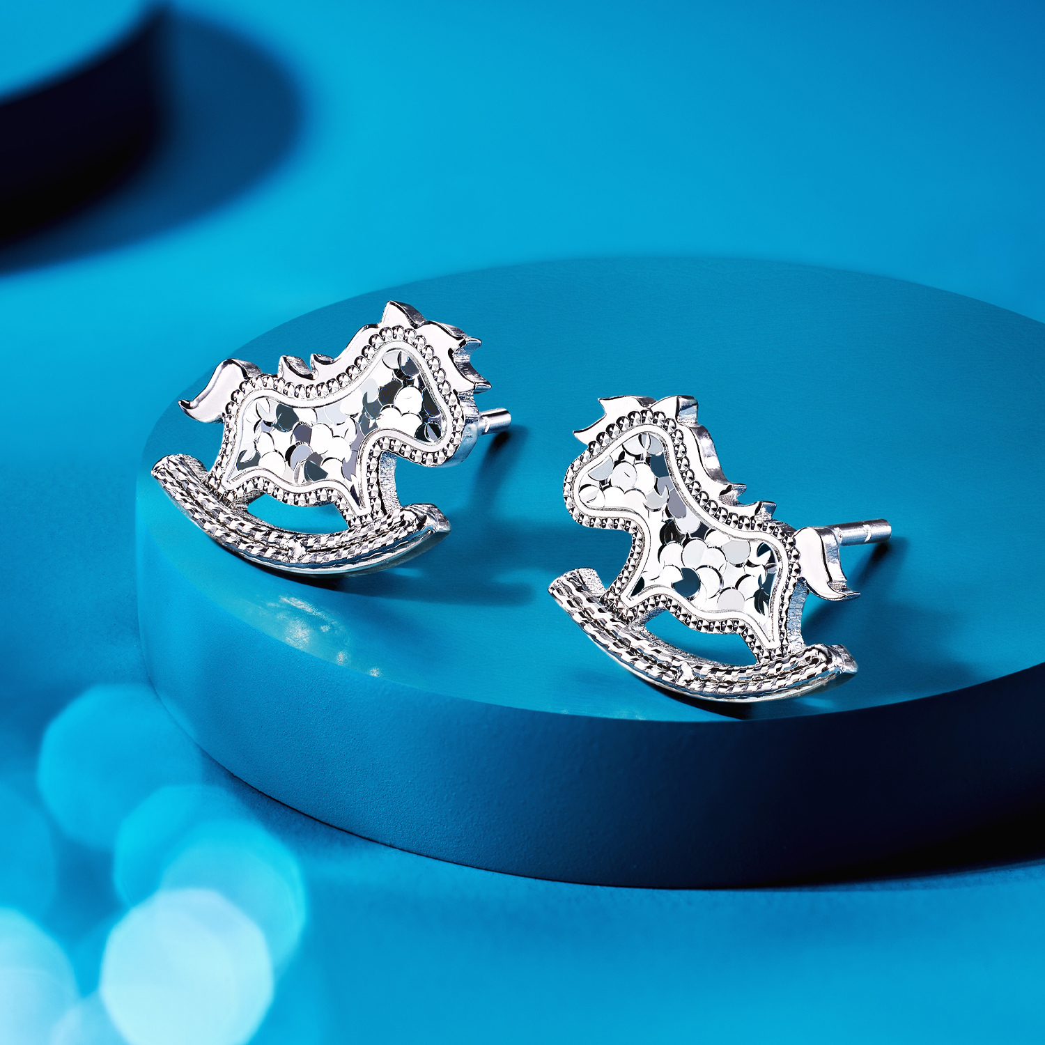 六福珠宝摇摇木马铂金耳钉耳环铂950白金耳饰碎碎冰计价GJP0010DS