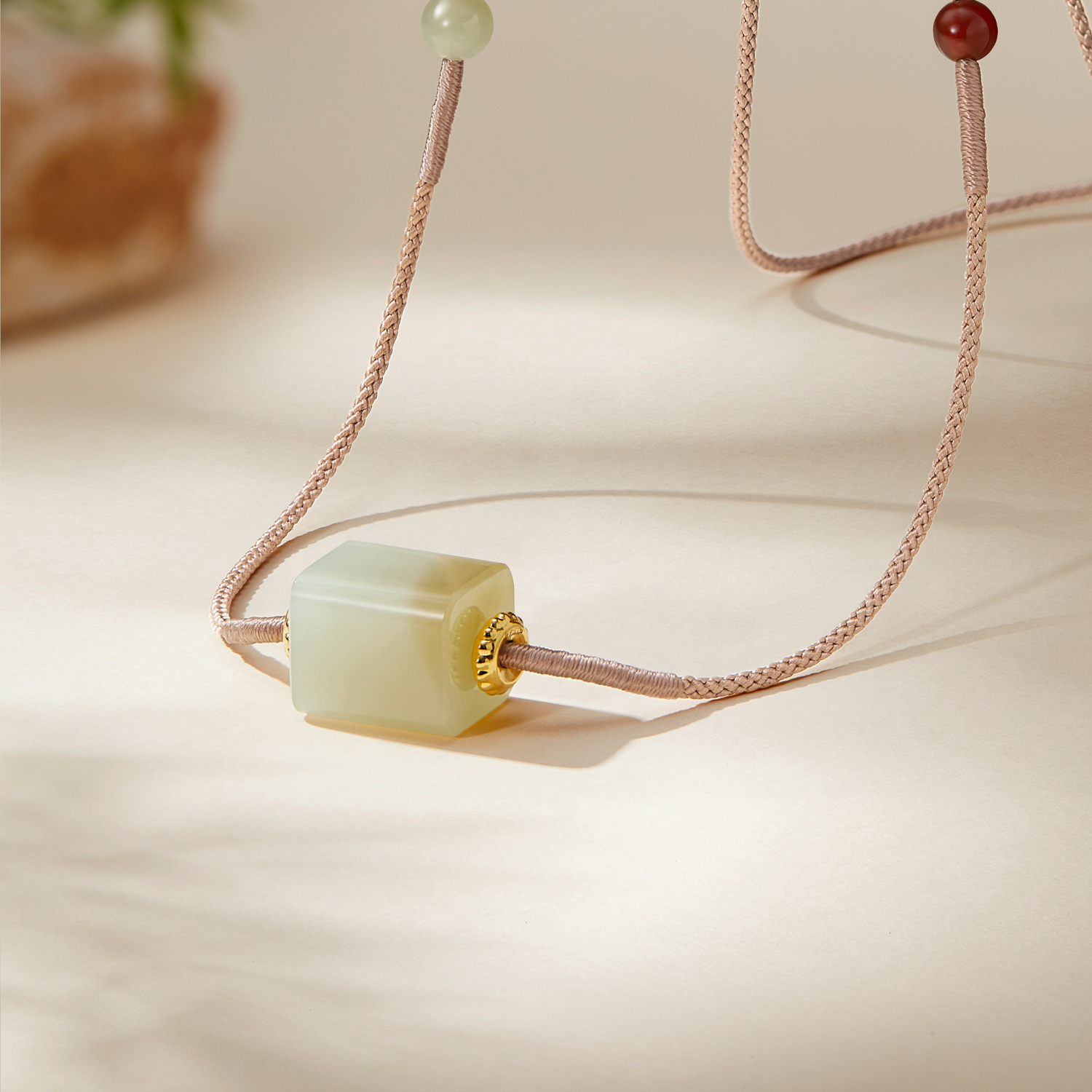 六福珠宝小方糖和田玉项链黄金隔片女玉髓圆珠国风编绳L74A0025DS