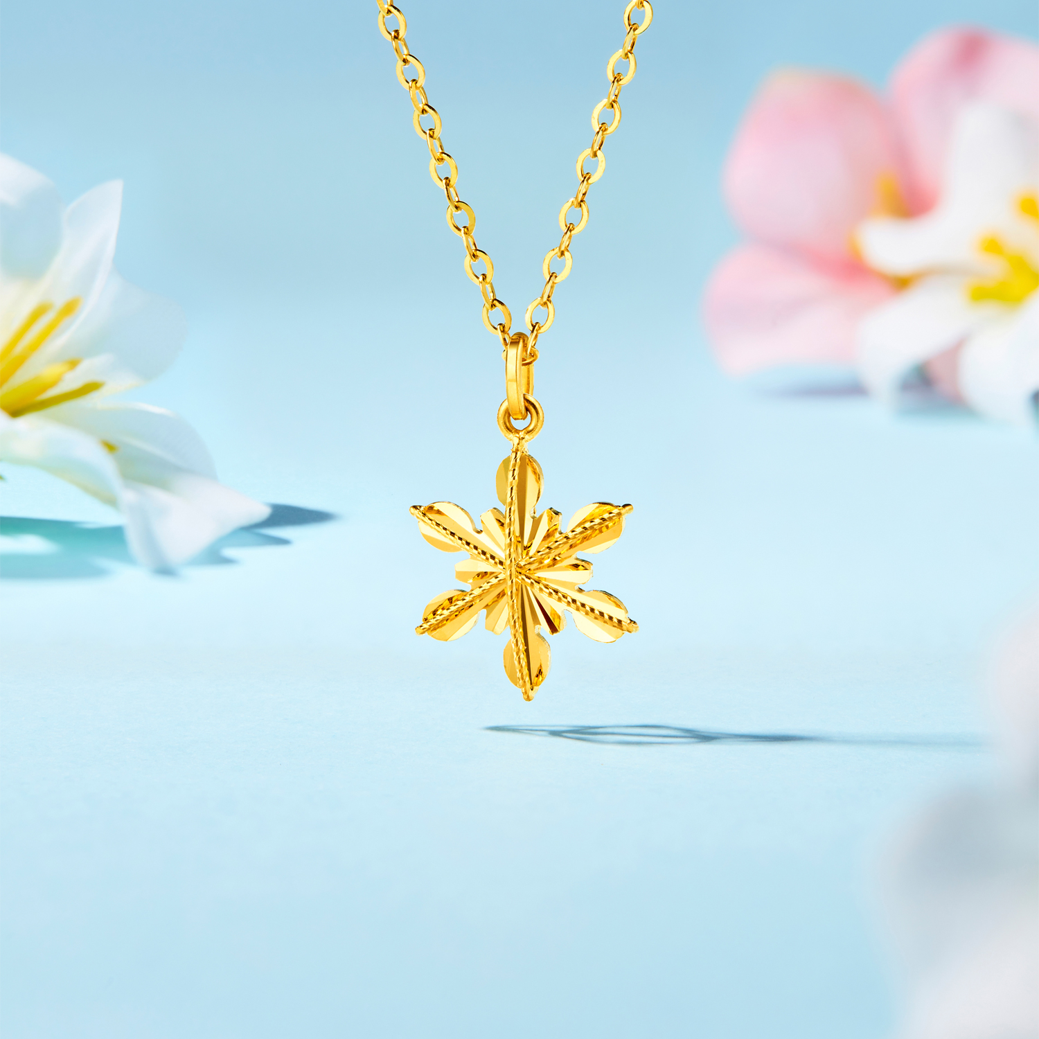 六福珠宝雪花黄金项链女款手工编织5G星芒足金吊坠计价GJG0143DS童心1