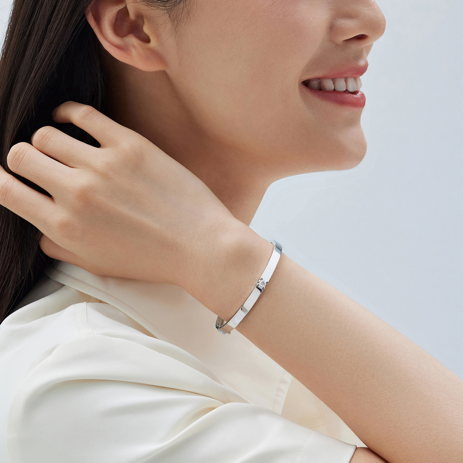 【成毅同款】六福珠宝Hexicon手镯18K金钻石贵妃镯日常简约HX31934【联系客服补货】同款b