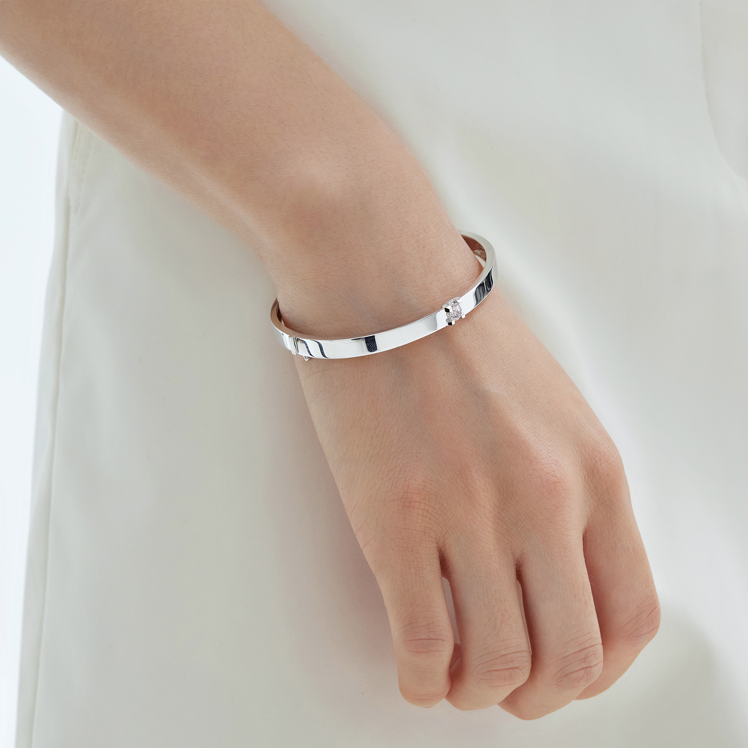 【成毅同款】六福珠宝Hexicon手镯18K金钻石贵妃镯日常简约HX31934【联系客服补货】同款b