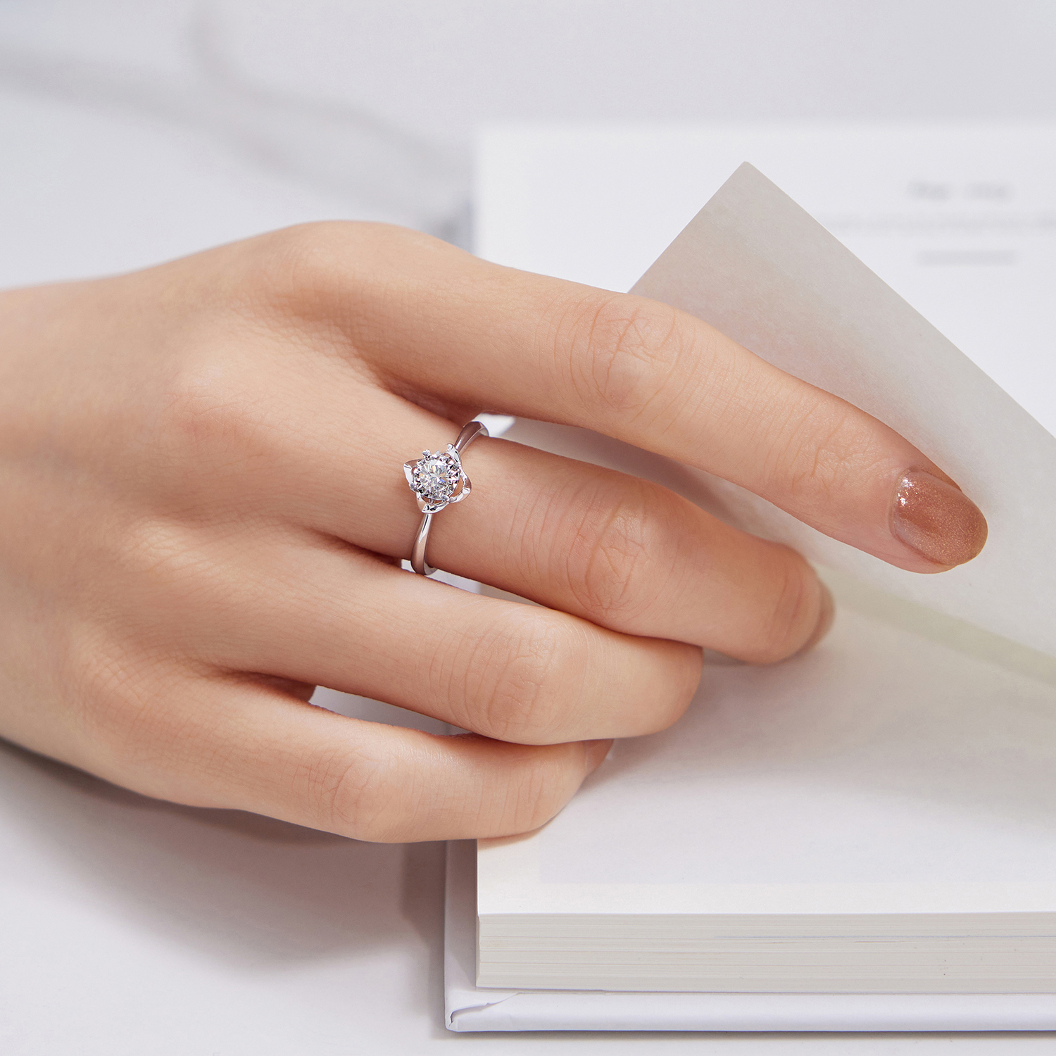 六福珠宝爱很美求婚钻戒花蕾18K金天然钻石戒指定价LB31427【联系客服补货】【视频看货】