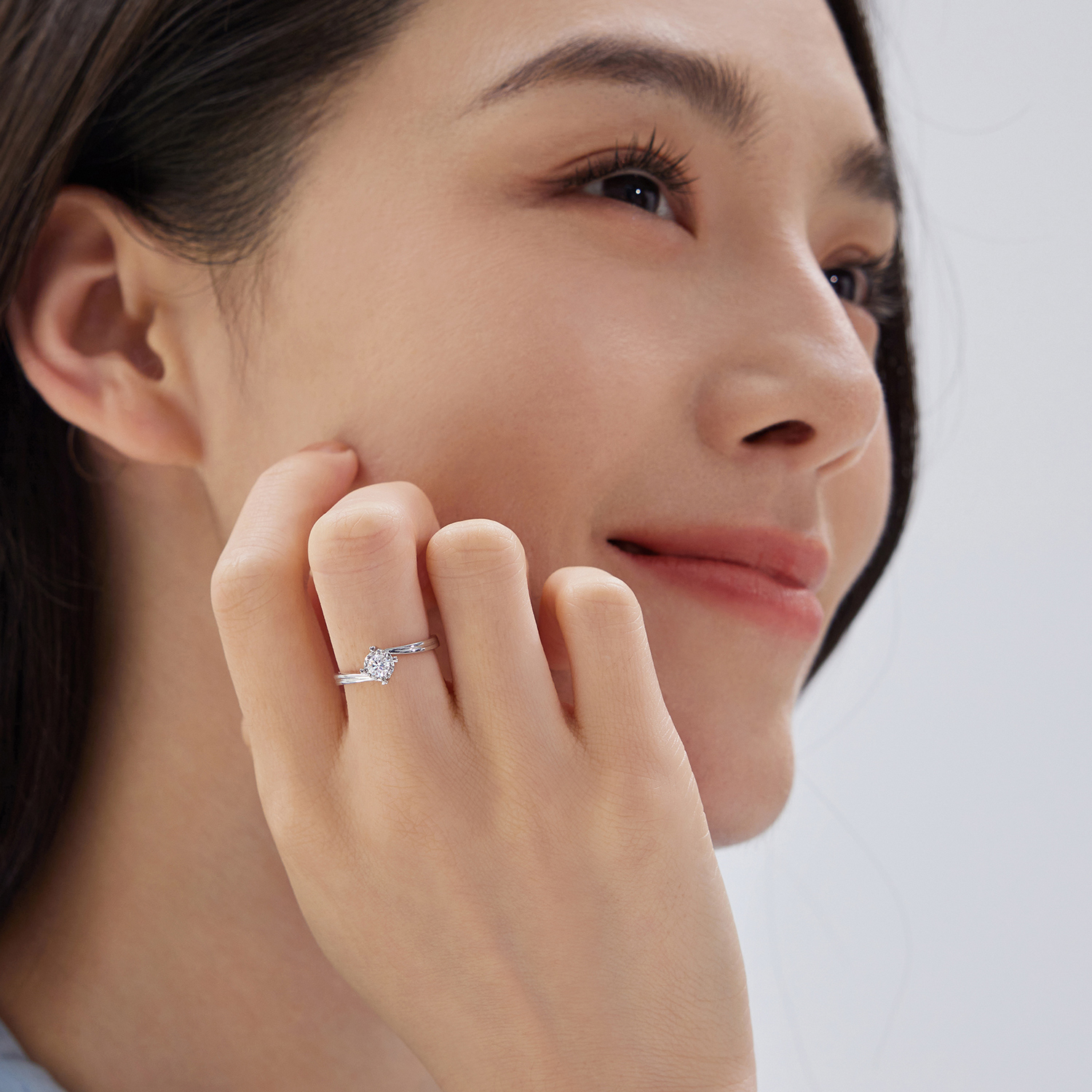六福珠宝结婚钻戒女爱很美系列扭臂求婚18K金钻石戒指定价LB31823【联系客服补货】