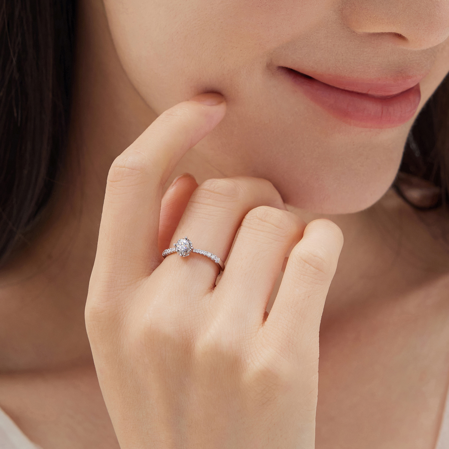 六福珠宝爱很美系列18k金天然钻石戒指求婚结婚钻戒女定价LB32436【联系客服补货】