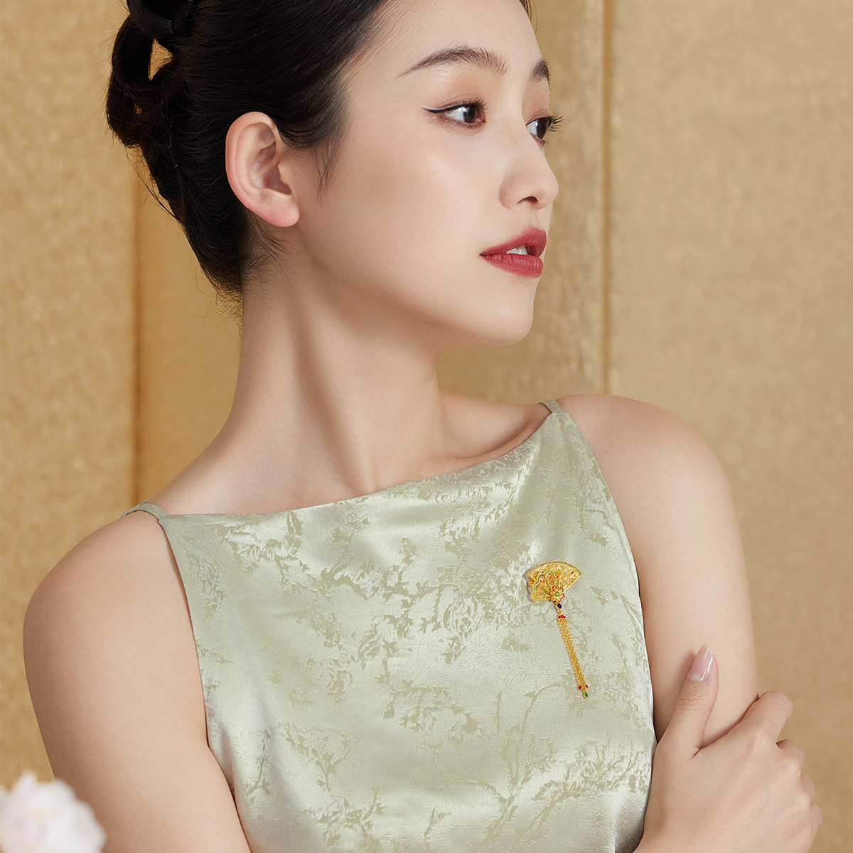 六福珠宝福满传家花团锦扇流苏黄金项链胸针两用计价L17TBGN0016【视频看货】