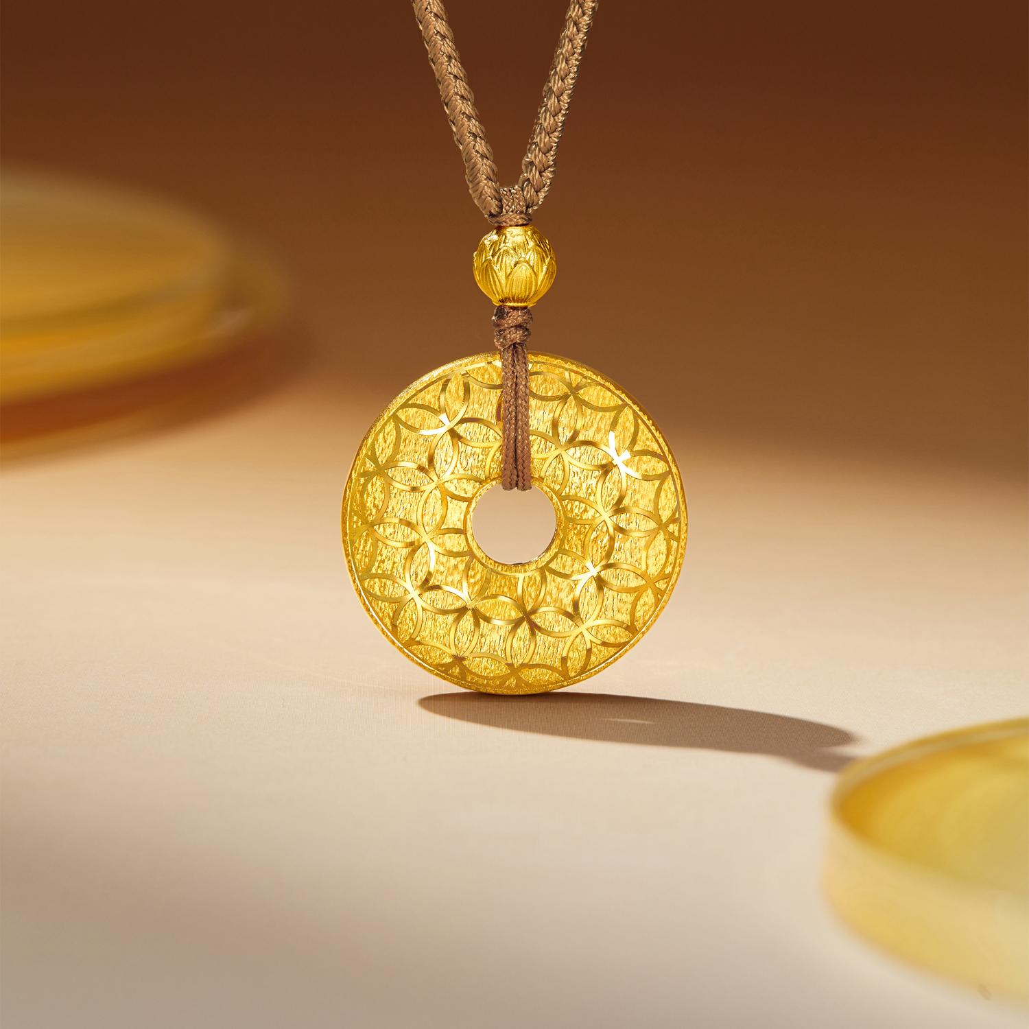 六福珠宝财富满盈平安扣黄金项链吊坠女戗刻铜钱纹计价G08G0003DS【视频看货】