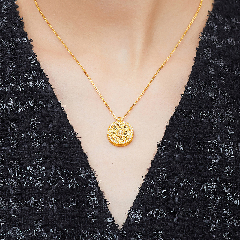 六福珠宝福满传家八宝罗盘吊坠古法黄金项链镶钻定价L35A1TBN0006【联系客服补货】【视频看货】