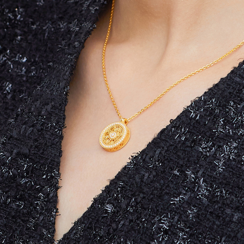 六福珠宝福满传家八宝罗盘吊坠古法黄金项链镶钻定价L35A1TBN0006【联系客服补货】【视频看货】