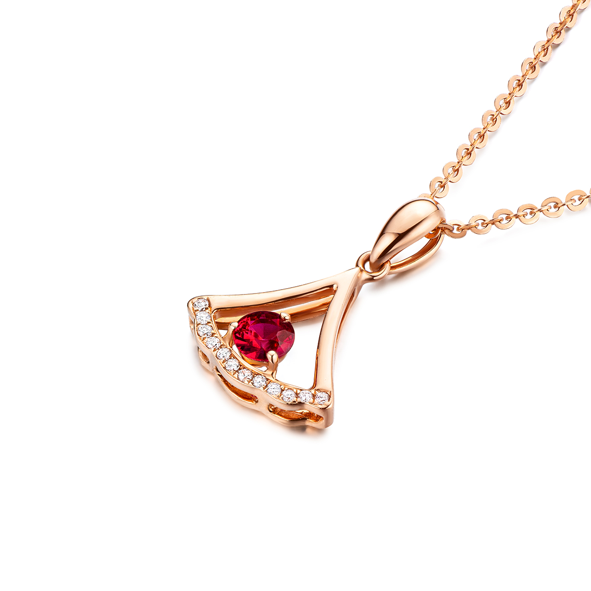 六福珠宝小裙子红宝石吊坠女光面18k金钻石挂坠定价G28DSKP0001R【联系客服补货】