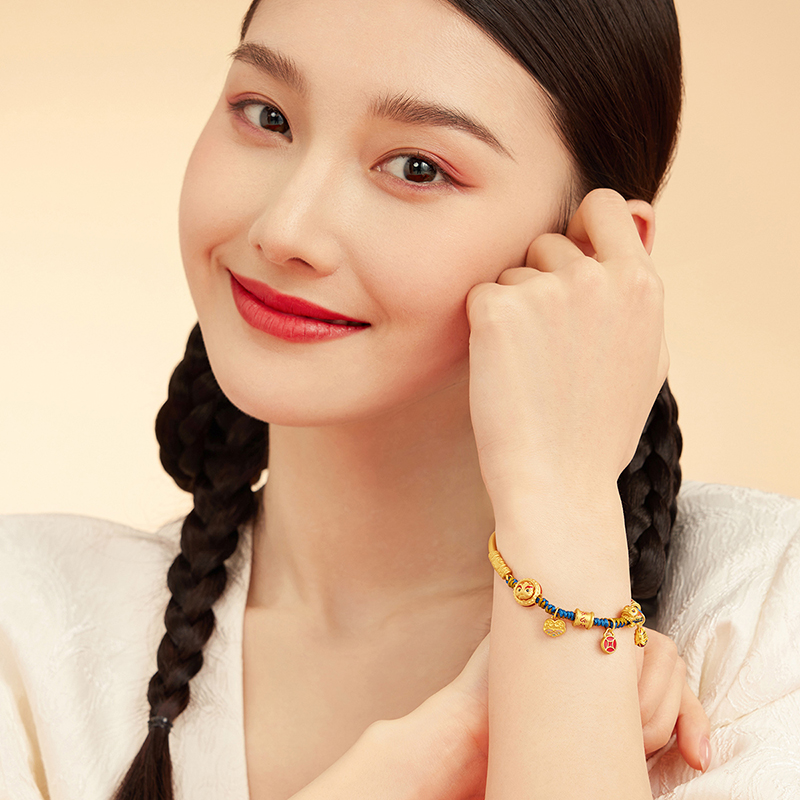 六福珠宝福财猫黄金手链5D醒狮半镯半链硬金手绳计价A01TBGB0022【联系客服补货】【视频看货】