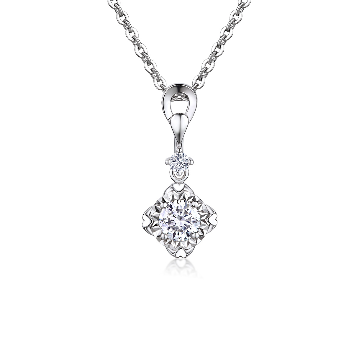 六福珠宝爱很美水滴18K金镶天然钻石吊坠四爪车花定价女款LB31821