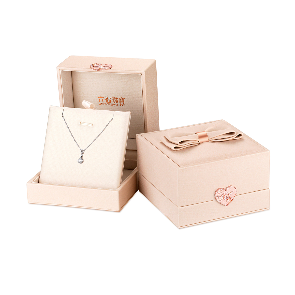 六福珠宝爱很美水滴18K金镶天然钻石吊坠四爪车花定价女款LB31821