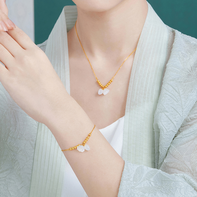 【秒杀】六福珠宝金镶玉莲蓬莲子黄金手链女款5G光影金定价A01A1TBB0009