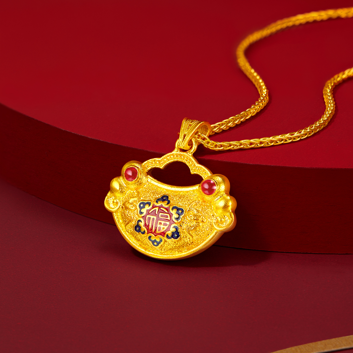六福珠宝福满传家长命富贵黄金吊坠鎏彩工艺金锁计价F21TBGP0002