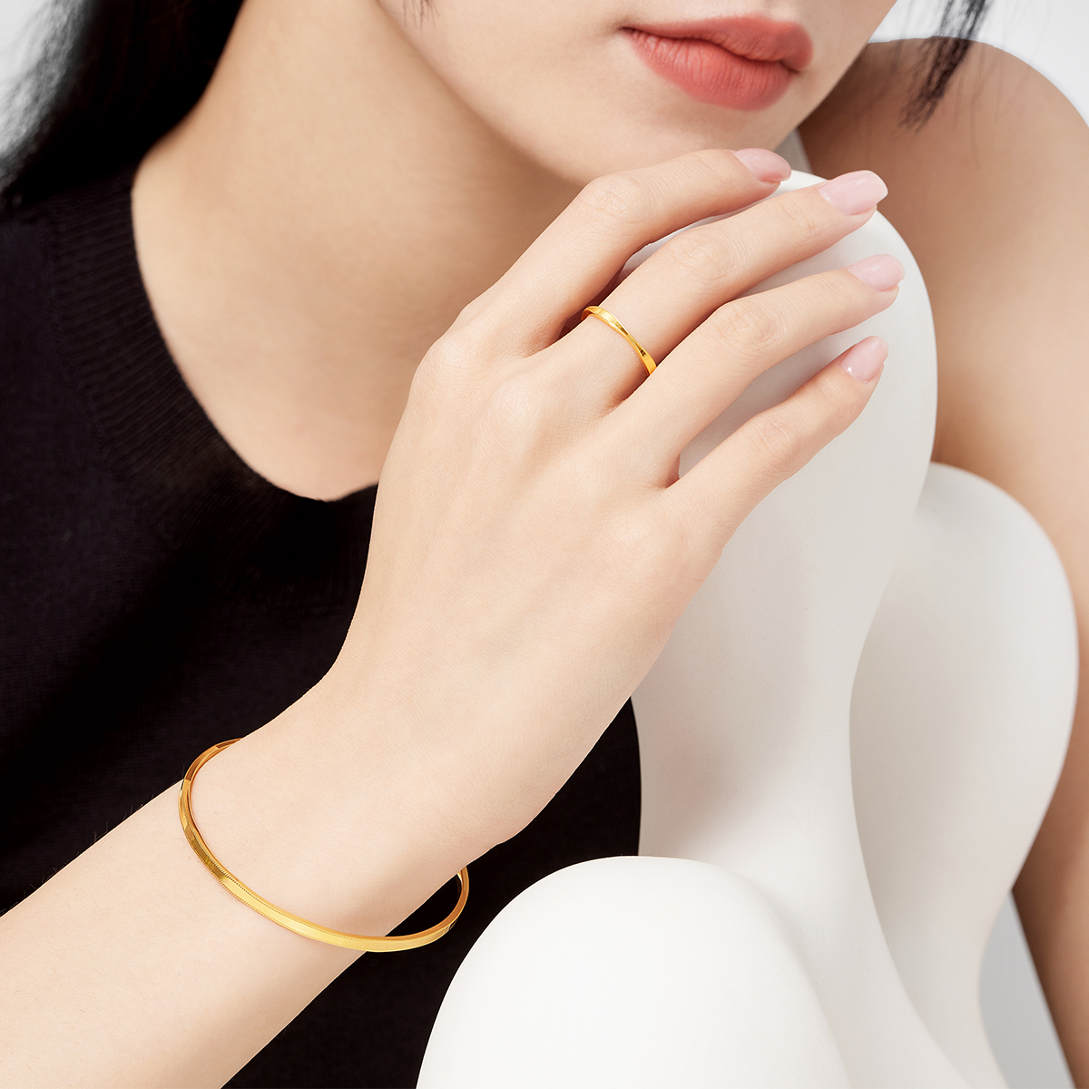 六福珠宝简意黄金手镯女款光金圆镯素圈足金镯子计价G16TBGB0003【联系客服补货】