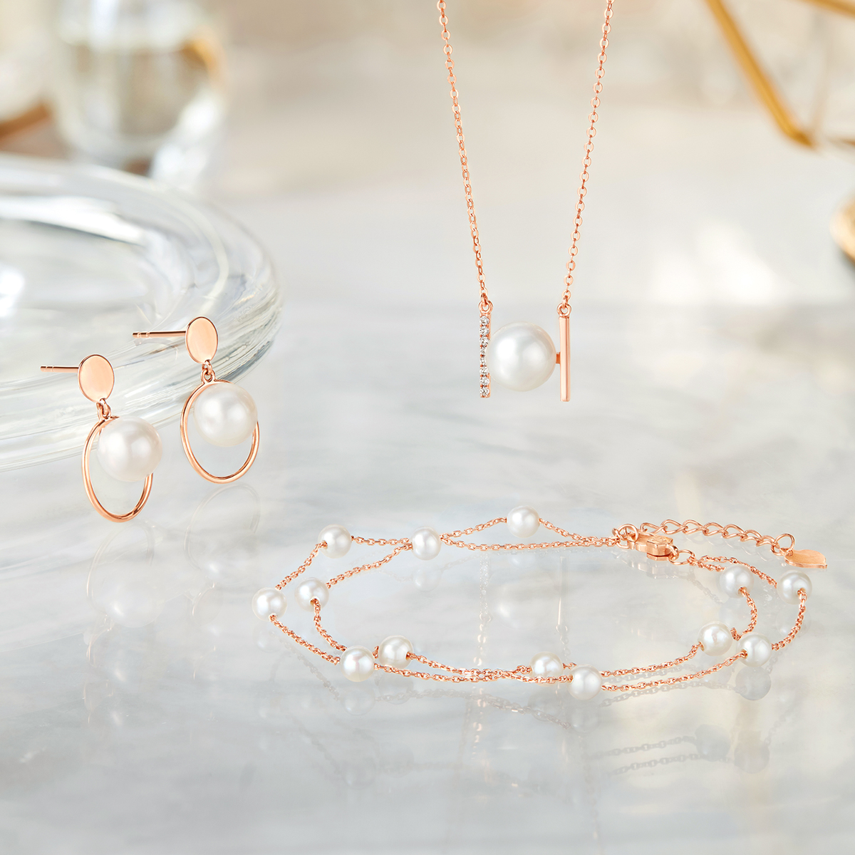 六福珠宝椭圆形18K金淡水珍珠耳钉时尚耳饰女款定价F48DSKE0004R【联系客服补货】