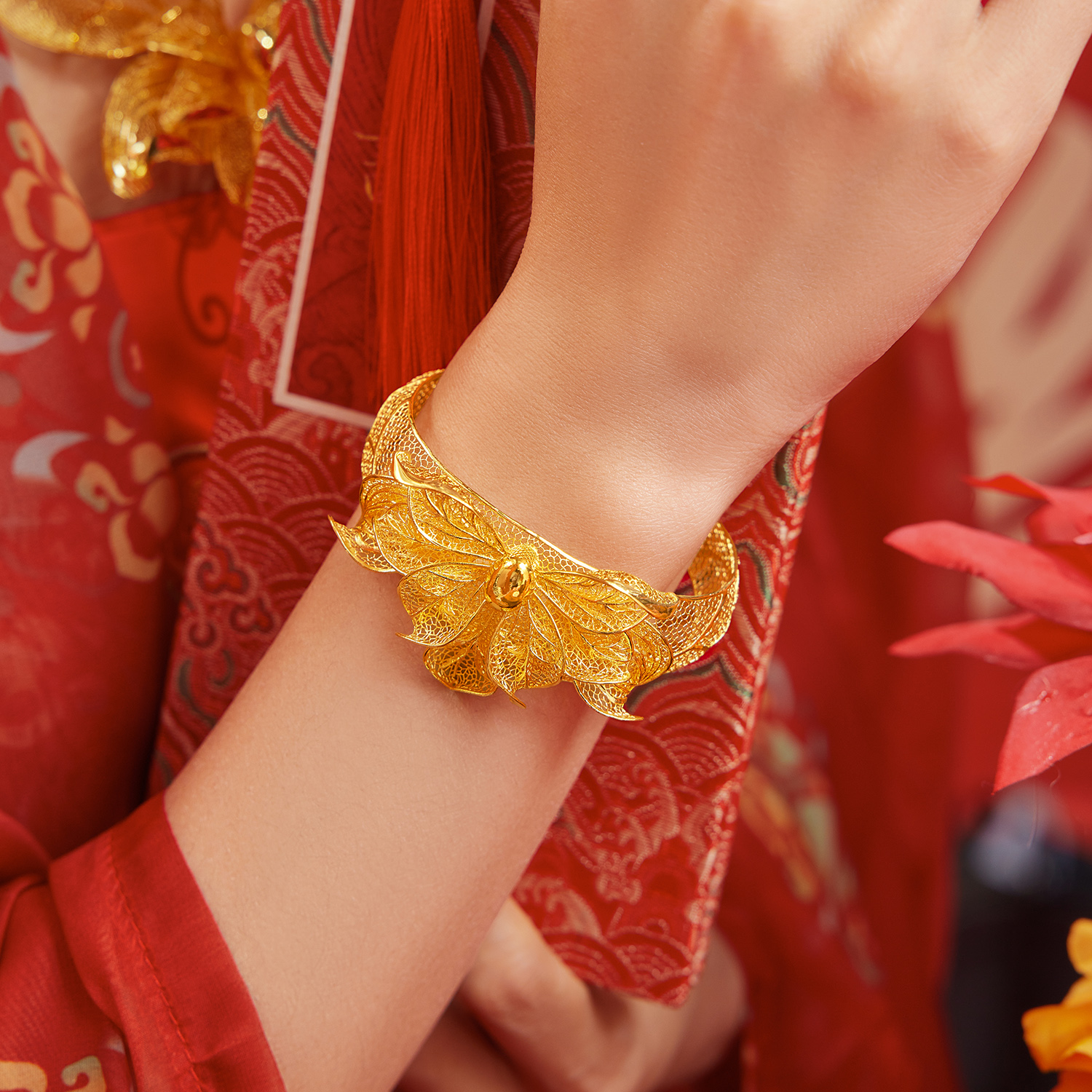 六福珠宝囍爱系列金桂囍事黄金手镯女款结婚三金首饰计价021838AA【1V1直播看货】