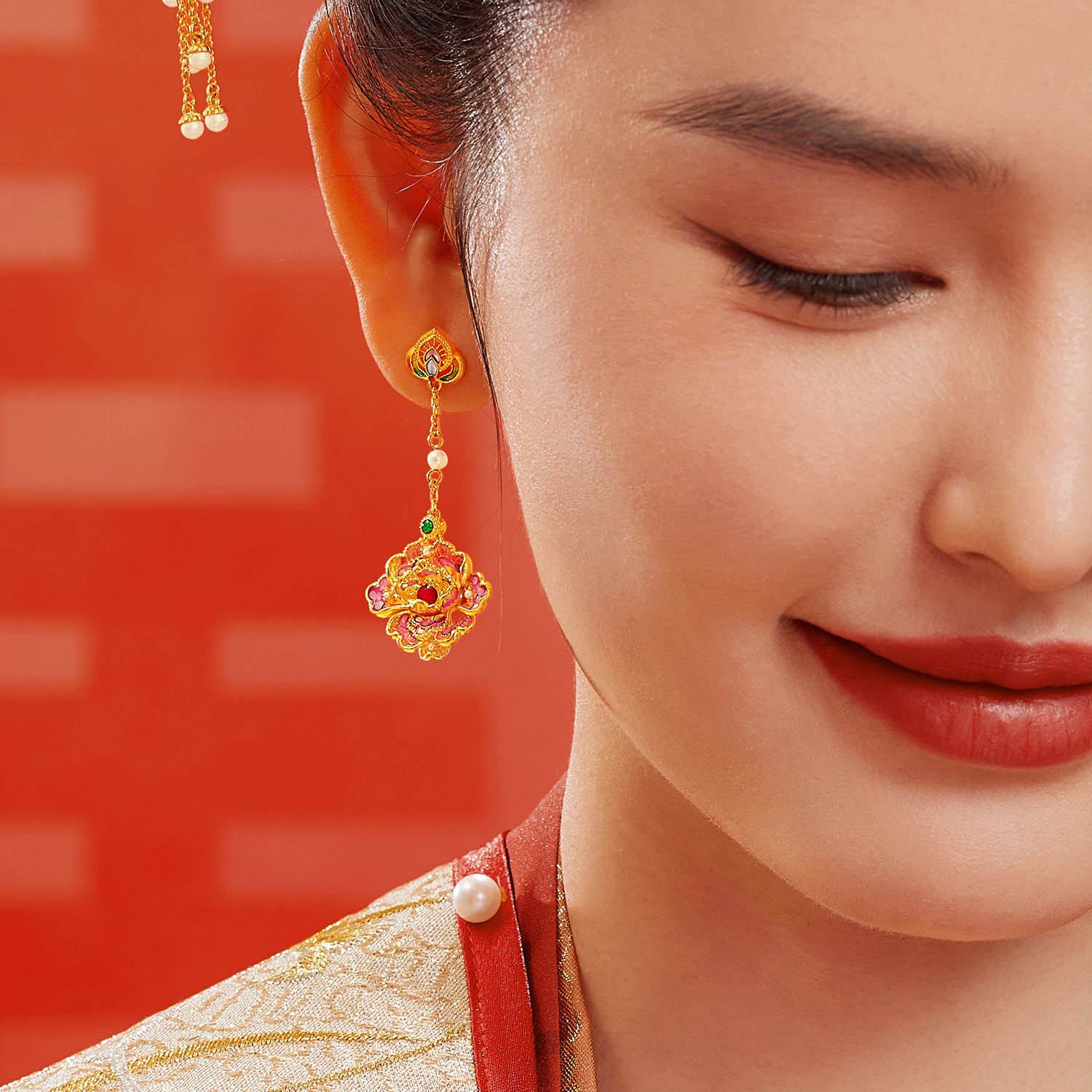 六福珠宝福满传家臻美华章黄金耳钉手工点螺牡丹花计价L17G0006DS【联系客服补货】【视频看货】