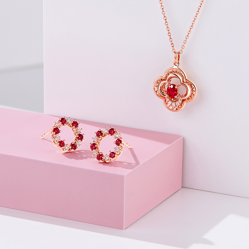 六福珠宝四叶草18k金红宝石项链镶钻石吊坠套链定价F48DSKN0019R【联系客服补货】