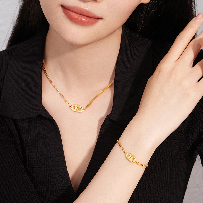 六福珠宝猪鼻子黄金手链女AB链身时尚足金手链计价007453BA【联系客服补货】