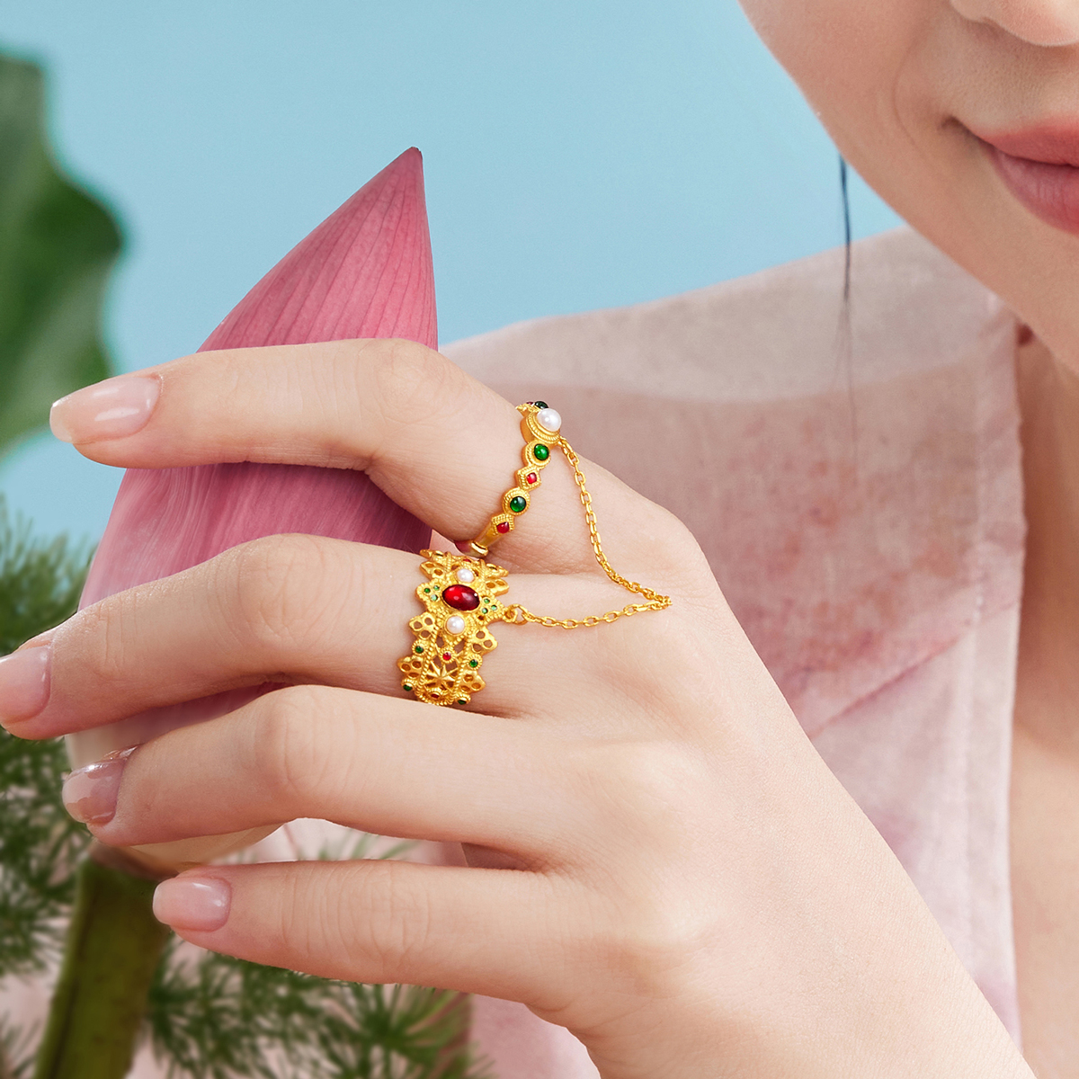 六福珠宝福满传家双圈黄金戒指镶珍珠女鎏彩工艺计价G39TBGR0014【联系客服补货】【视频看货】