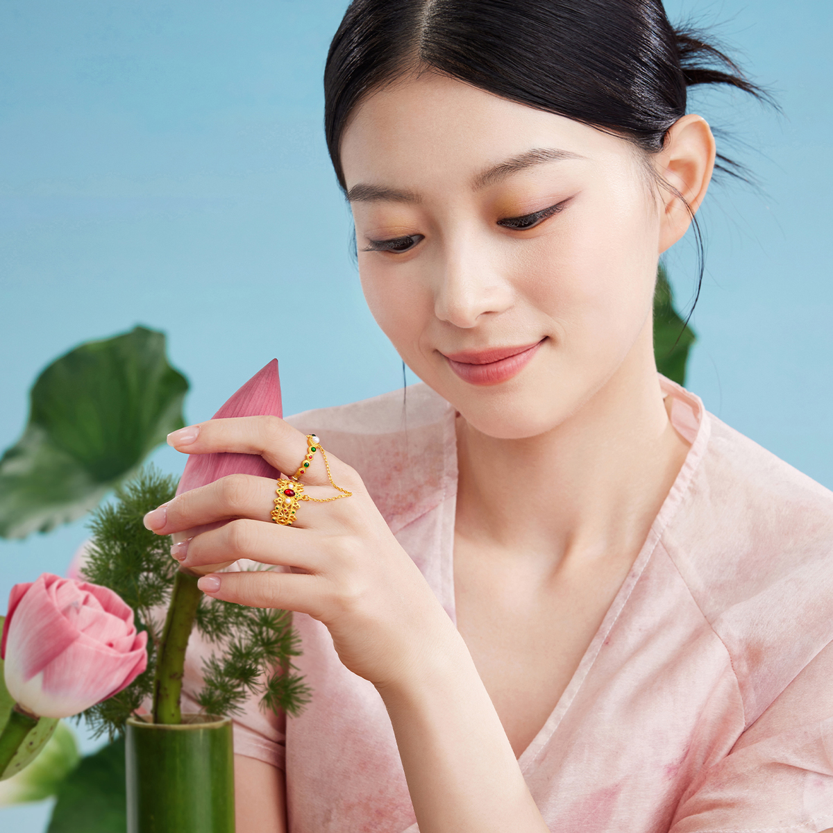 六福珠宝福满传家双圈黄金戒指镶珍珠女鎏彩工艺计价G39TBGR0014【联系客服补货】【视频看货】