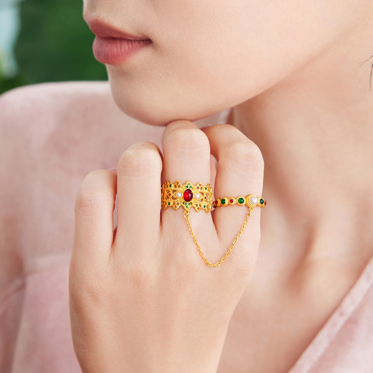 六福珠宝福满传家双圈黄金戒指镶珍珠女鎏彩工艺计价G39TBGR0014【联系客服补货】【视频看货】