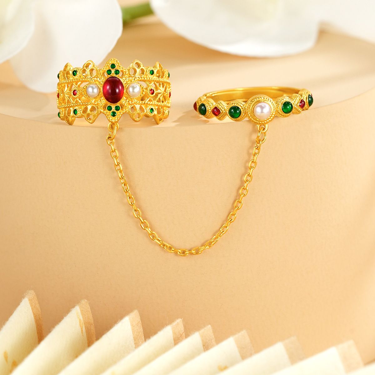 六福珠宝福满传家双圈黄金戒指镶珍珠女鎏彩工艺计价G39TBGR0014【联系客服补货】【视频看货】