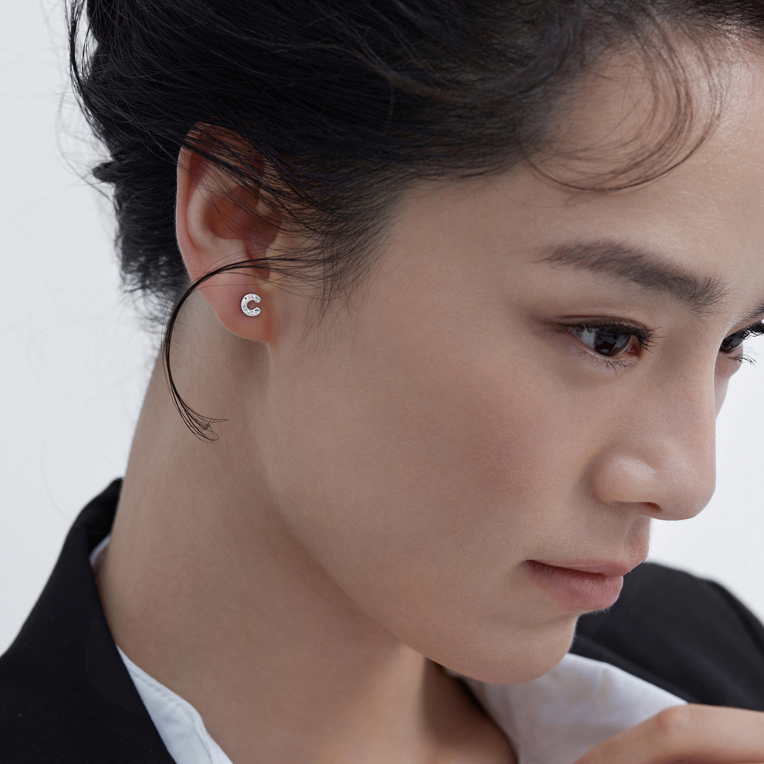 六福珠宝字母铂金耳钉耳环铂950女款蜂巢纹耳饰单只GJT0008DS