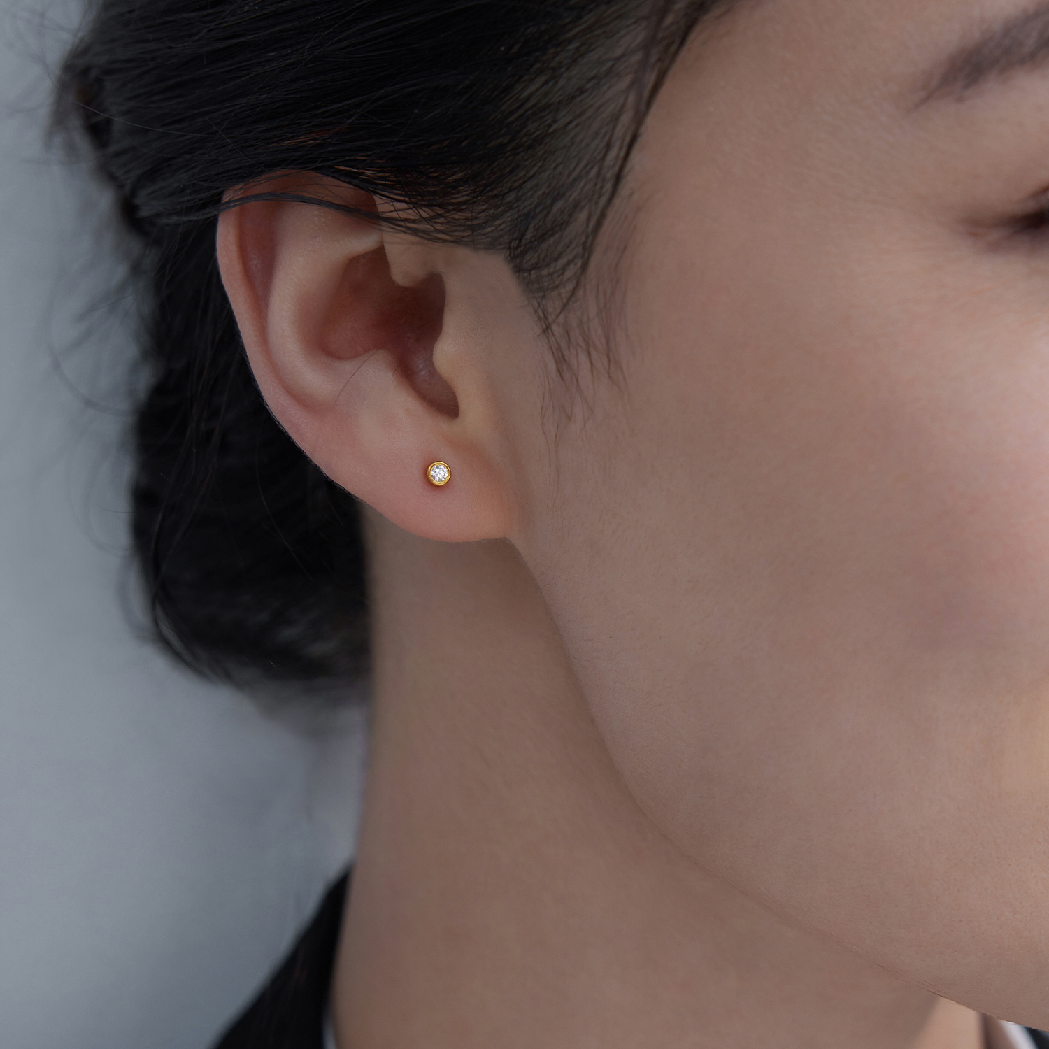 六福珠宝福满传家泡泡珠黄金耳钉耳环女款简约钻石耳饰031481ea