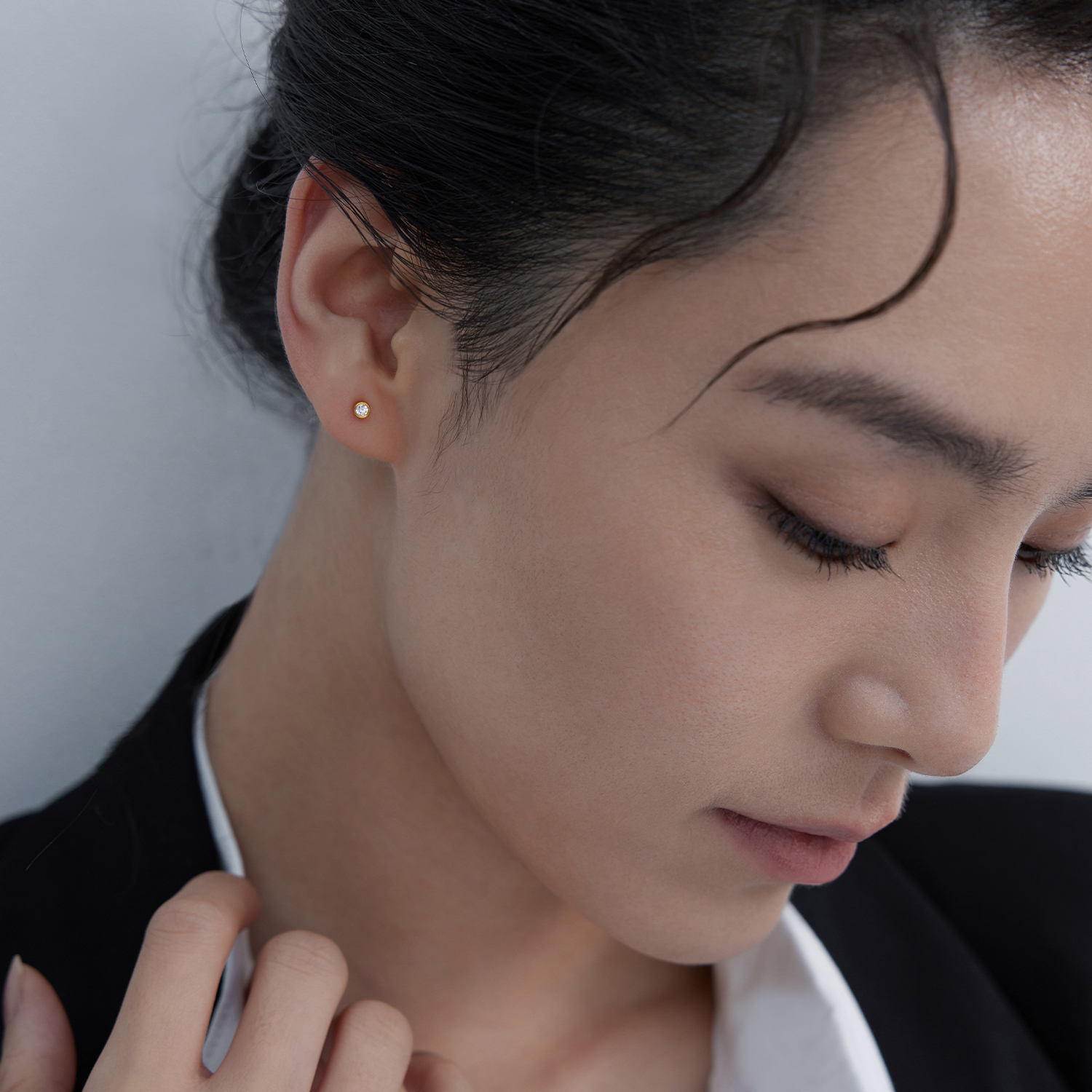 六福珠宝福满传家泡泡珠黄金耳钉耳环女款简约钻石耳饰031481ea