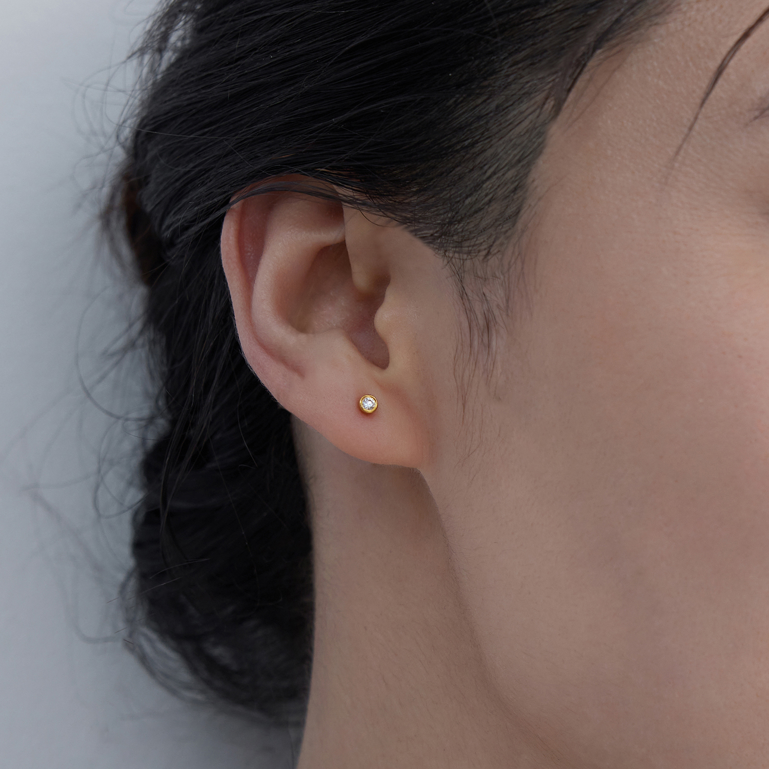 六福珠宝福满传家泡泡珠黄金耳钉耳环女款简约钻石耳饰031481ea