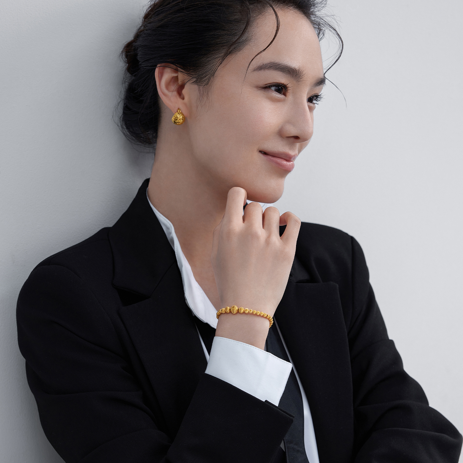 六福珠宝光影金爆闪满天星黄金手链女时尚5G金珠手串计价031273ba