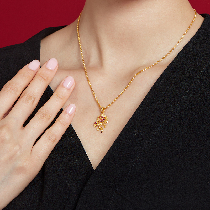 六福珠宝黄金吊坠鎏彩工艺足金康乃馨挂坠不含链女款计价GDGTBP0022母亲