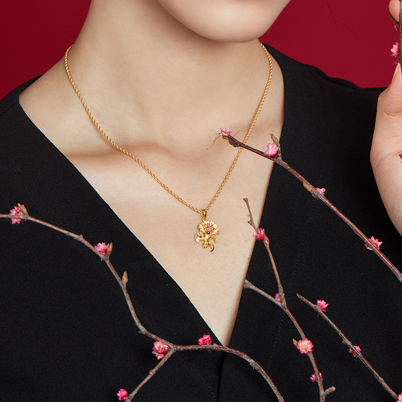 六福珠宝黄金吊坠鎏彩工艺足金康乃馨挂坠不含链女款计价GDGTBP0022母亲