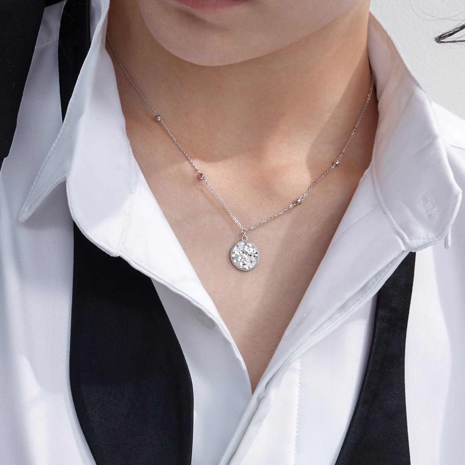 六福珠宝樱花铂金项链铂950女款碎碎冰白金吊坠计价L04P0021DS