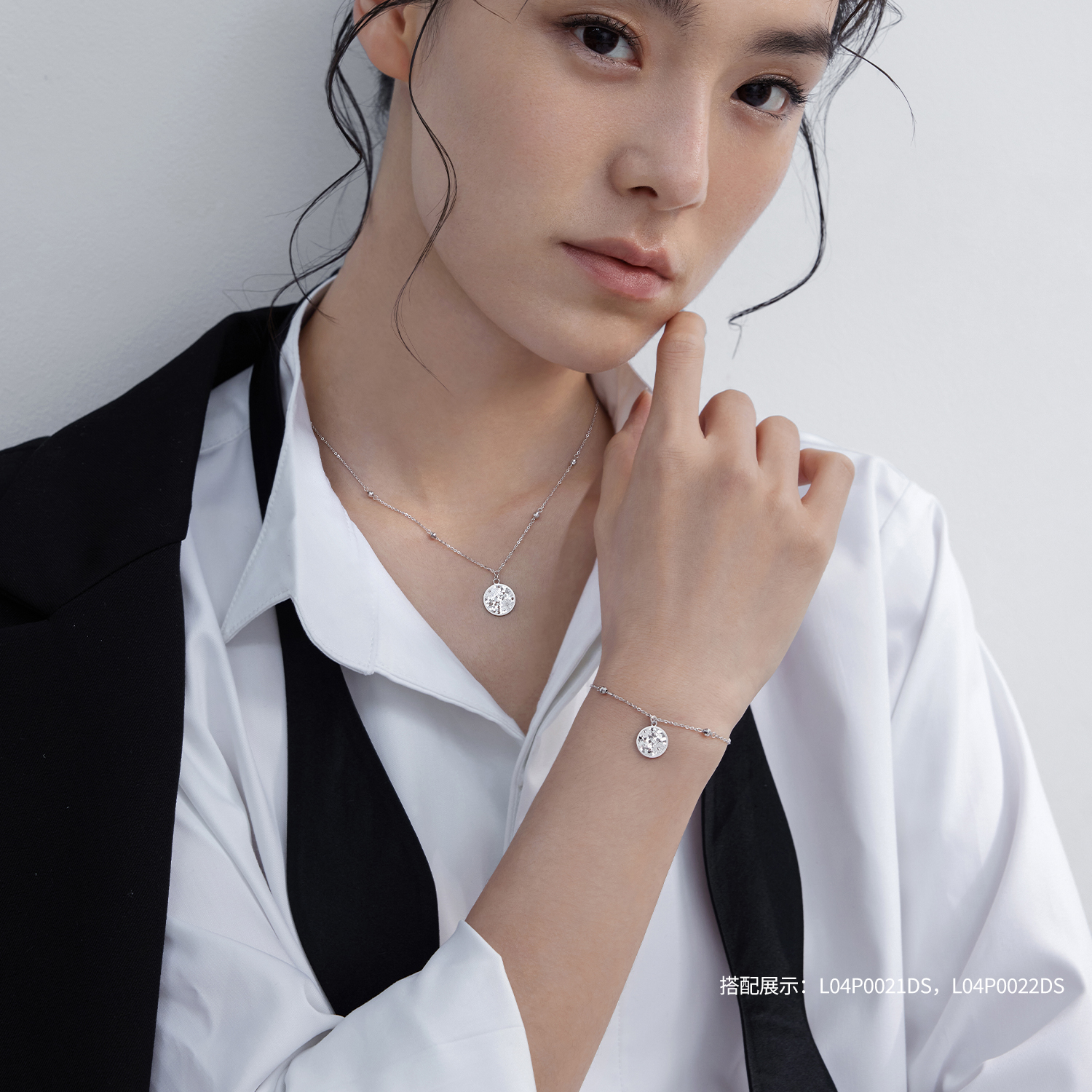 六福珠宝樱花铂金手链铂950女款碎碎冰白金圆牌计价L04P0022DS