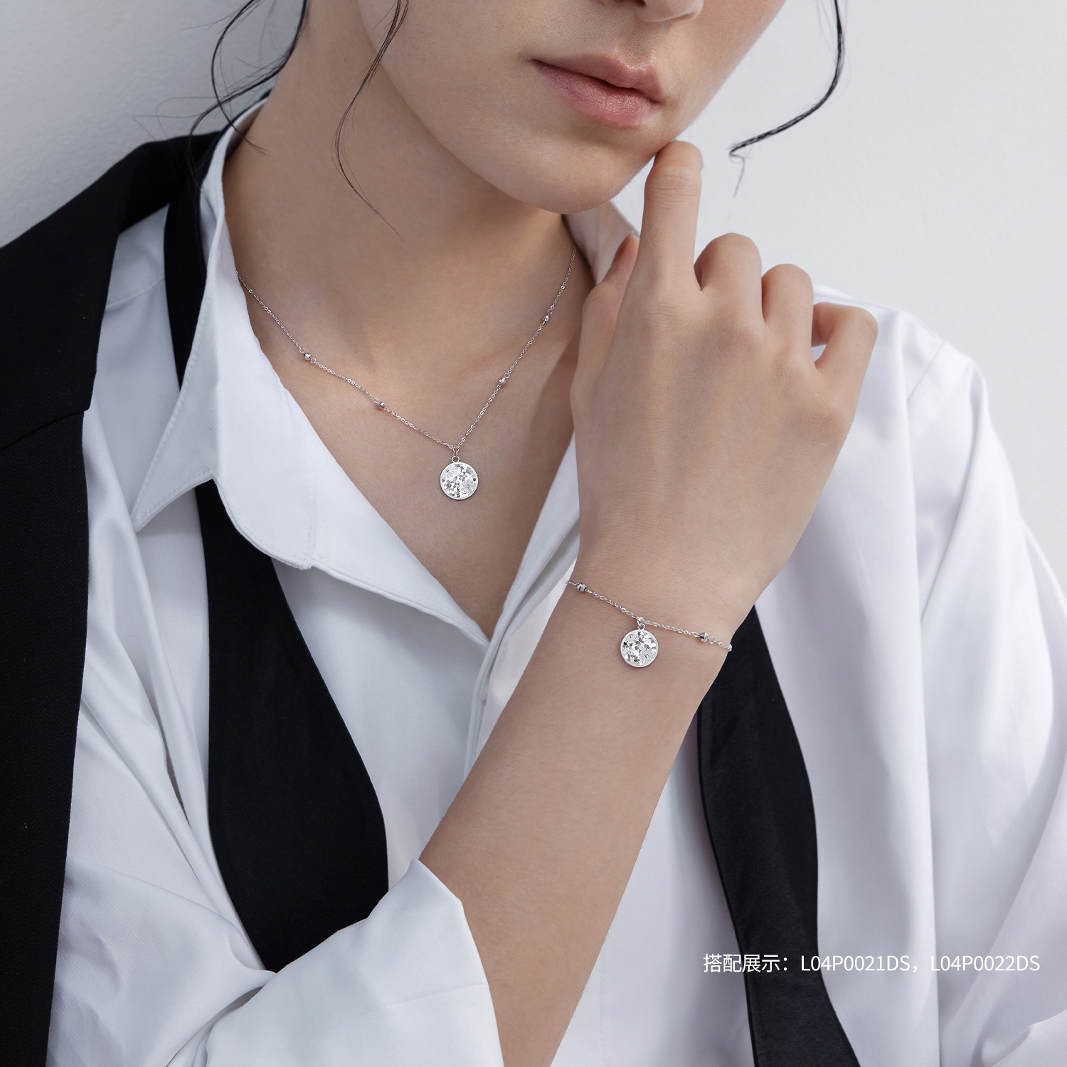 六福珠宝樱花铂金手链铂950女款碎碎冰白金圆牌计价L04P0022DS