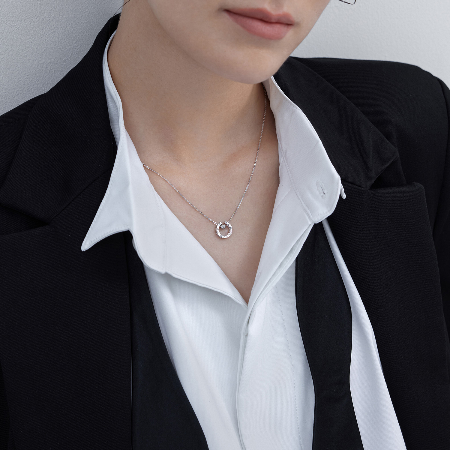 六福珠宝C字马蹄扣铂金项链铂950女碎碎冰白金颈链计价L04P0020DS