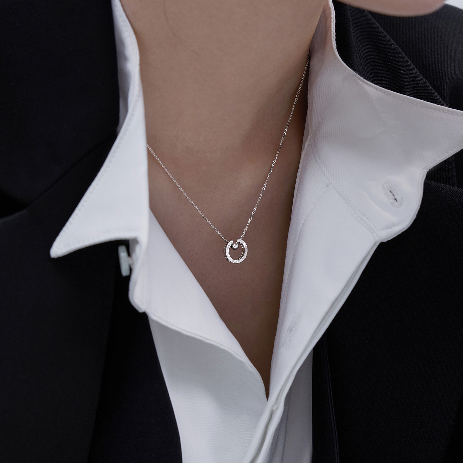 六福珠宝C字马蹄扣铂金项链铂950女碎碎冰白金颈链计价L04P0020DS