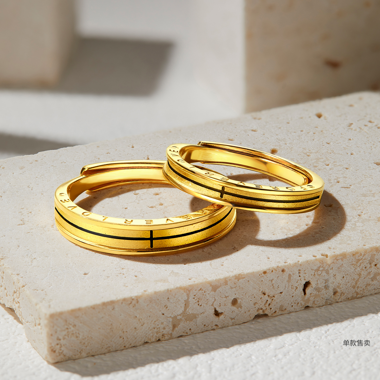 六福珠宝光影金唯爱永恒黄金戒指男女款实心电黑情侣对戒029490MA【视频看货】